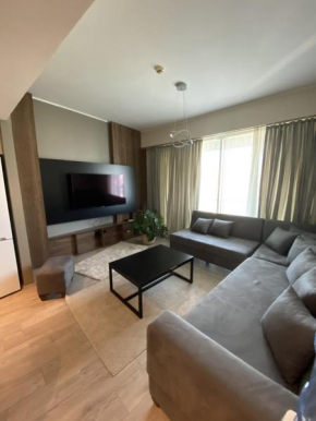 Modern 1-bedroom Apartment with Terrace near MaIl of Istanbul - Batisehir 305